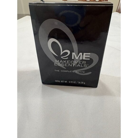 ME Makeover Essentials Complete Petite Set - Powder Shadow & Liner - Makeup Kit - Picture 1 of 4
